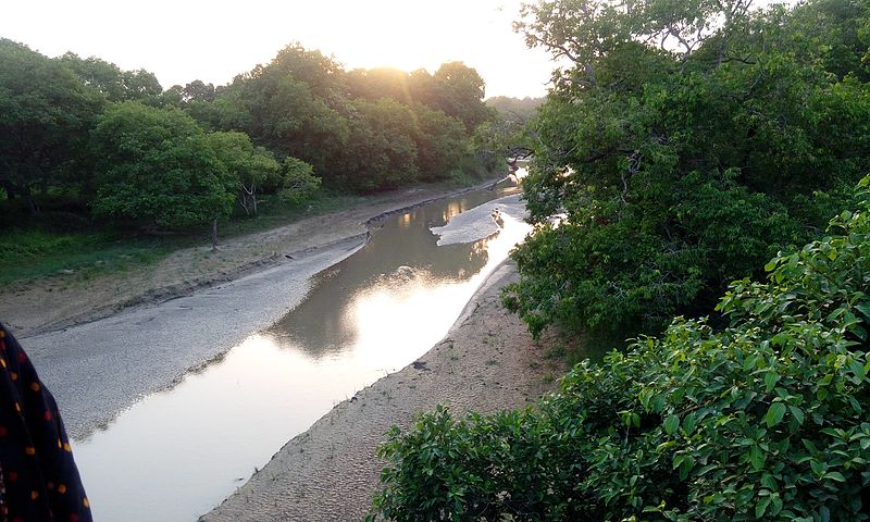 File:River flowing down the bridge.jpg