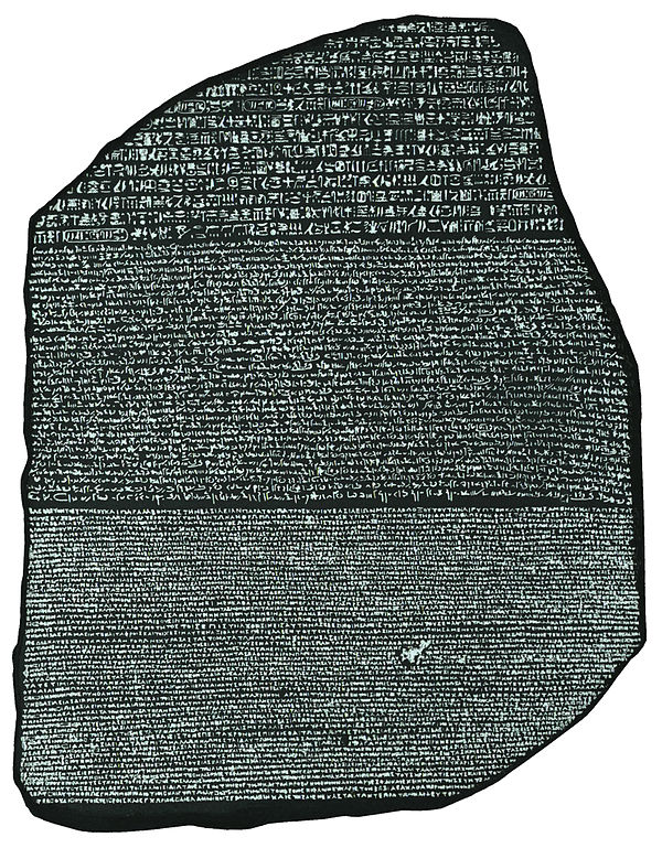 El testu billingüe (n'exipciu xeroglíficu y demóticu y en griegu) de la Piedra de Rosetta, afayada en 1799, foi clave pa empezar a descifrar los xeroglíficos.