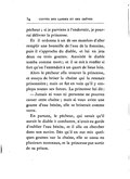 pêcheur ; si je parviens à l’endormir, je pourrai délivrer la princesse. Et il ordonna à un de ses matelots d’aller remplir une bouteille de l’eau de la fontaine, puis il s’approcha du diable, et lui en jeta deux ou trois gouttes. Aussitôt le diable tomba comme mort ; et il se mit à ronfler si fort qu’on l’entendait à un quart de lieue loin. Alors le pêcheur alla trouver la princesse, et essaya de briser la chaîne qui la retenait prisonnière ; mais ce fut en vain qu’il y employa toutes ses forces. La princesse lui dit : — Jamais ni vous ni personne ne pourrez casser cette chaîne ; mais si vous aviez une goutte d’eau bénite, elle se briserait comme verre. En partant, le pêcheur, qui savait qu’il aurait le diable à combattre, n’avait eu garde d’oublier l’eau bénite, et il alla en chercher dans son navire. Dès qu’il en eut mis quelques gouttes sur la chaîne, elle se cassa en plusieurs morceaux, et la princesse put sortir de sa prison.