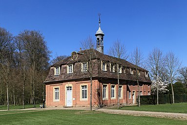 Pavillon der Schlosskapelle mit Klostergebäude