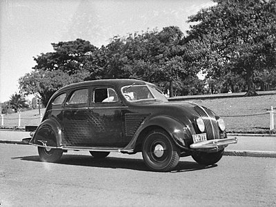 Седан Chrysler Airflow, дизайн Карла Брира (1934 г.)