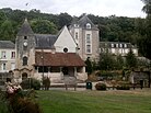 Saint-Ouen-les-Vignes kirke.jpg