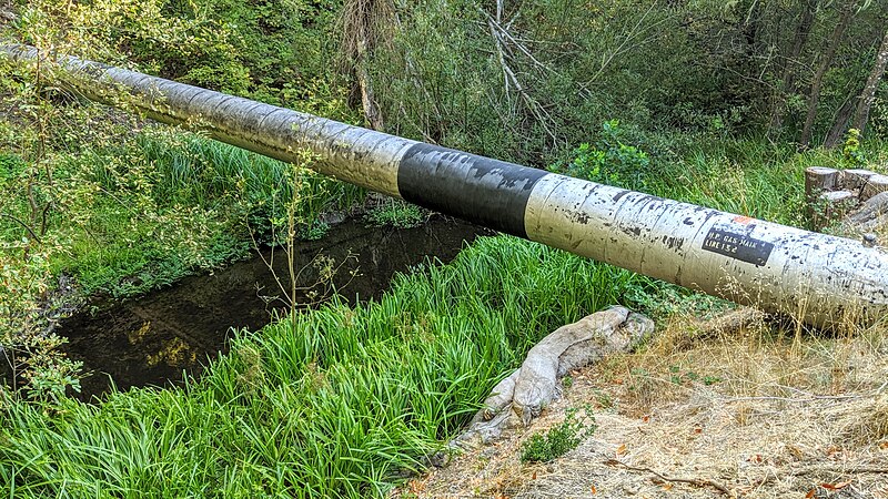 File:San Mateo Creek with HP gas main.jpg