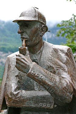 Sherlock Holmes statue at Meiringen1.jpg