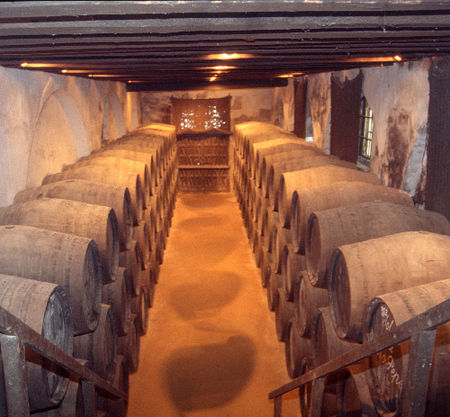 ไฟล์:Sherry_cellar,_Solera_system,_2003.jpg