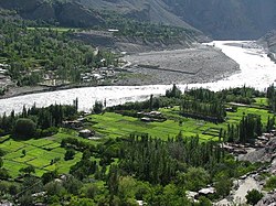 Siksa'dan geçen Shyok Nehri