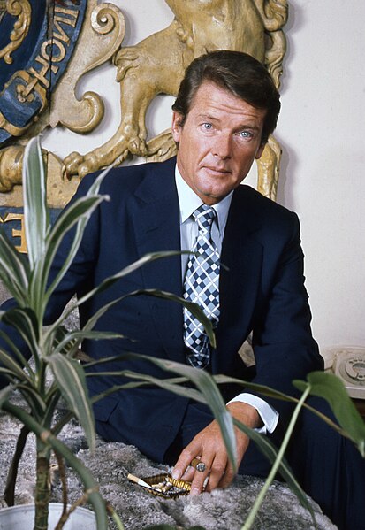 File:Sir Roger Moore 10 Allan Warren.jpg