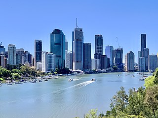 Skyline of Brisbane from Kangaroo Point Cliffs Park, Nov 2020, 05.jpg