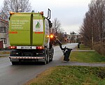 Biogasdriven sidlastad sopbil med robotarm i Skellefteå