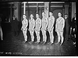 Equipe de France de lutte - Salle Wagram, 23-2-1928 - Agence Rol.jpg