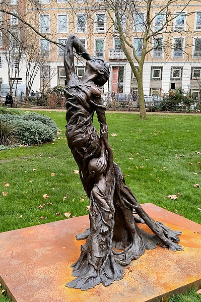 File:St. James's Square, Mother & Child by Rebecca Hawkins.jpg