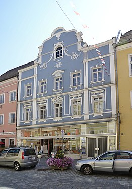 32 Baroque gable