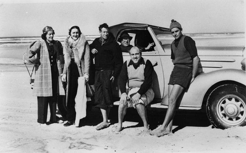 File:StateLibQld 1 121884 Family members pose with a motor vehicle on the beach, ca. 1935.jpg