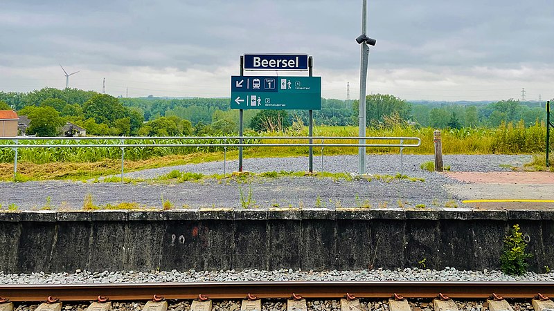 File:Station Beersel Naam.jpg