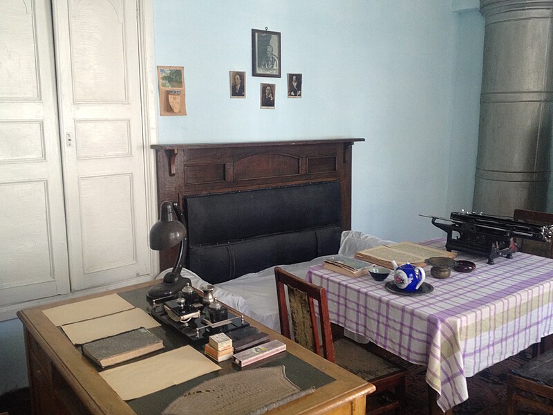 File:Study room of Sadriddin Ayni (Samarkand).jpg