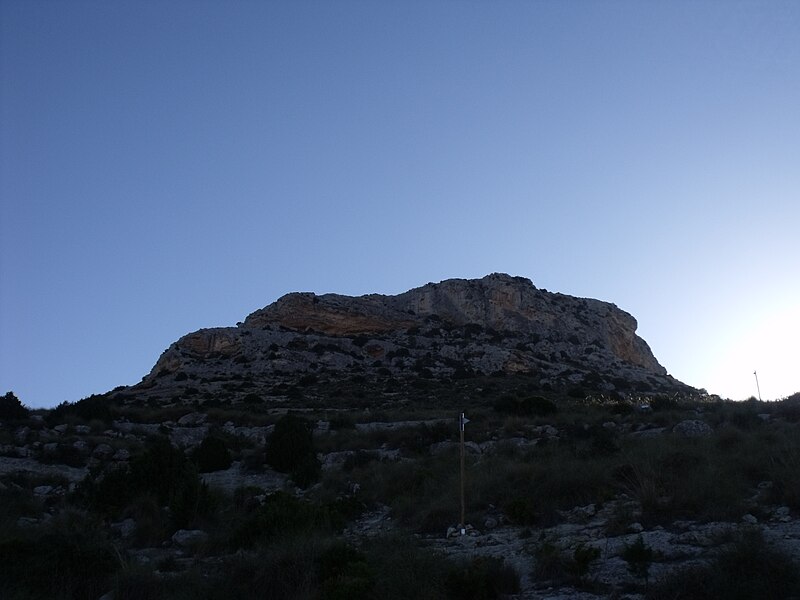 File:Subida al yacimiento de Castellar de Meca 05.jpg