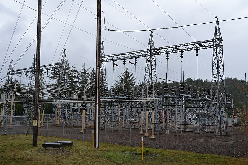 File:Substation (Reedsport, Oregon).jpg