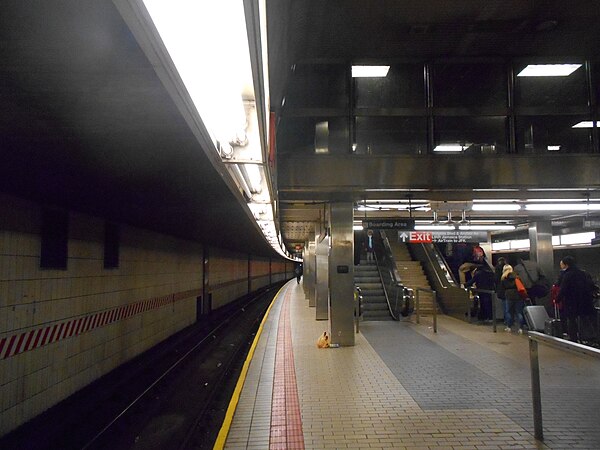 Upper level platform, westbound side