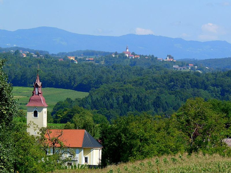 File:Sveta Trojica v Dolnji Stari vasi (2).jpg