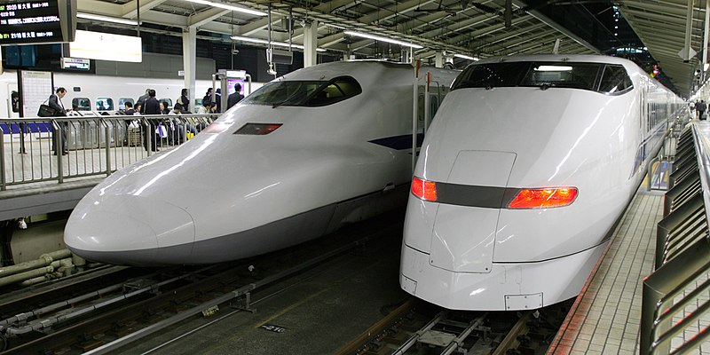 File:Tōkaidō Shinkansen 700 & 300 001.JPG