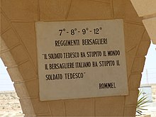 Targa che riporta una frase in onore ai soldati italiani attribuita a Erwin Rommel, benché non ci siano fonti che lo provino con certezza.