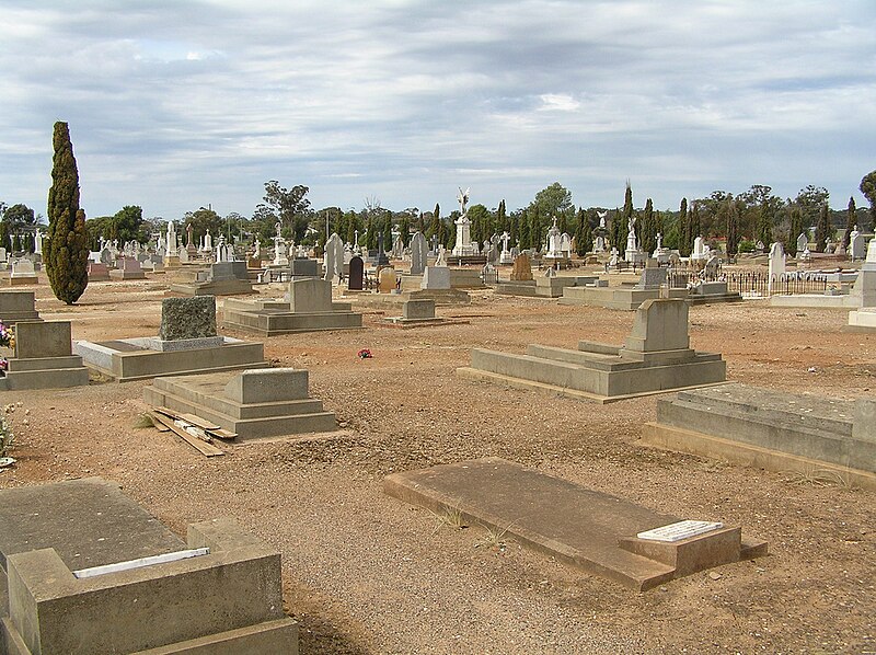 File:Temora Cemetery, NSW.jpg