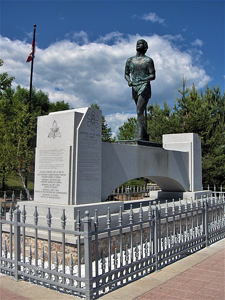 File:Terry Fox Monument-Thunder Bay- Ontario-20060625.jpg