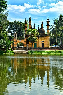 Bangladesh qishloqlarida 19-asr o'rtalarida chiroyli masjid qurilgan.