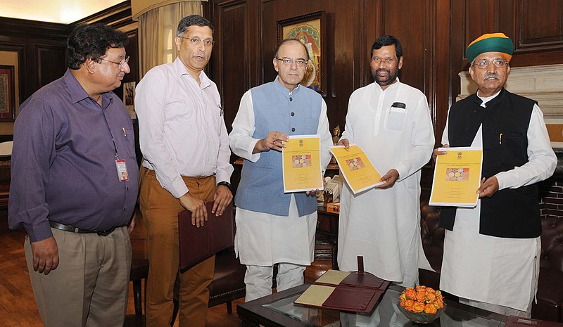 File:The Chief Economic Adviser, Dr. Arvind Subramanian presenting the Report of the Pulses Committee to the Union Minister for Finance and Corporate Affairs, Shri Arun Jaitley, in New Delhi.jpg