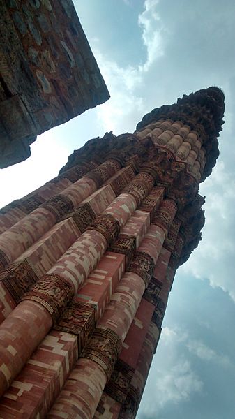 File:The Qutub Minar from an Angle--New Delhi, India 2014-05-09 00-15.jpg