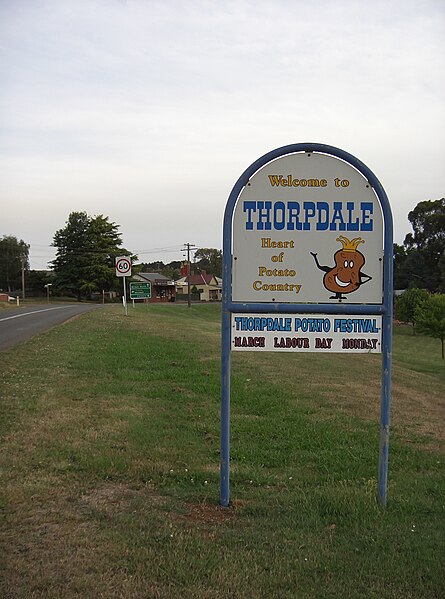 File:Thorpdale - town sign.JPG