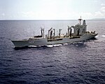 USS Cimarron (AO-177) au large du port d'Apra pt 1983.jpeg