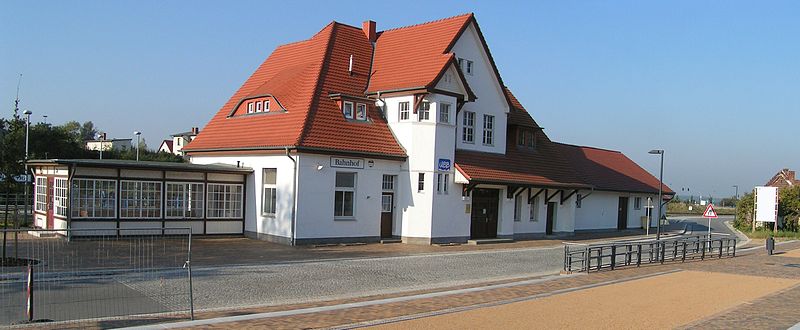 File:Ueckeritz Usedom Bahnhof.jpg