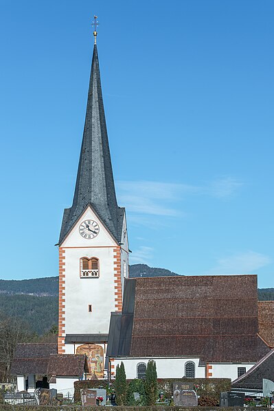 File:Velden Augsdorf Oberer Kirchenweg 10 Pfarrkirche hl. Maria Rosenkranzkönigin 24122019 7344.jpg