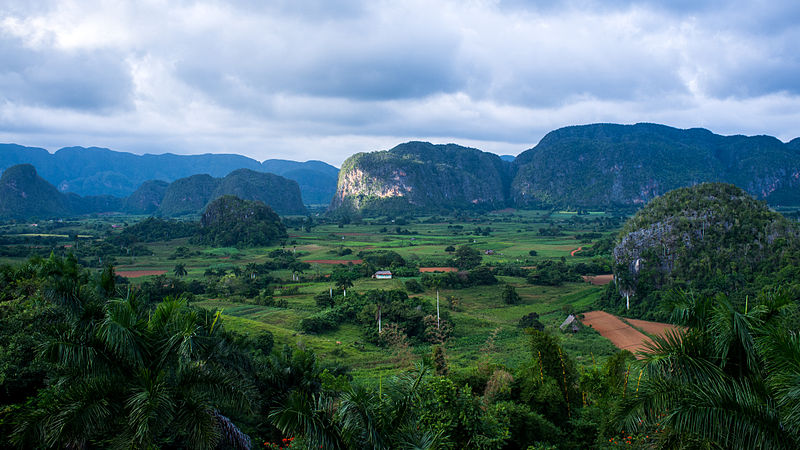 File:Viñales Valley.jpg