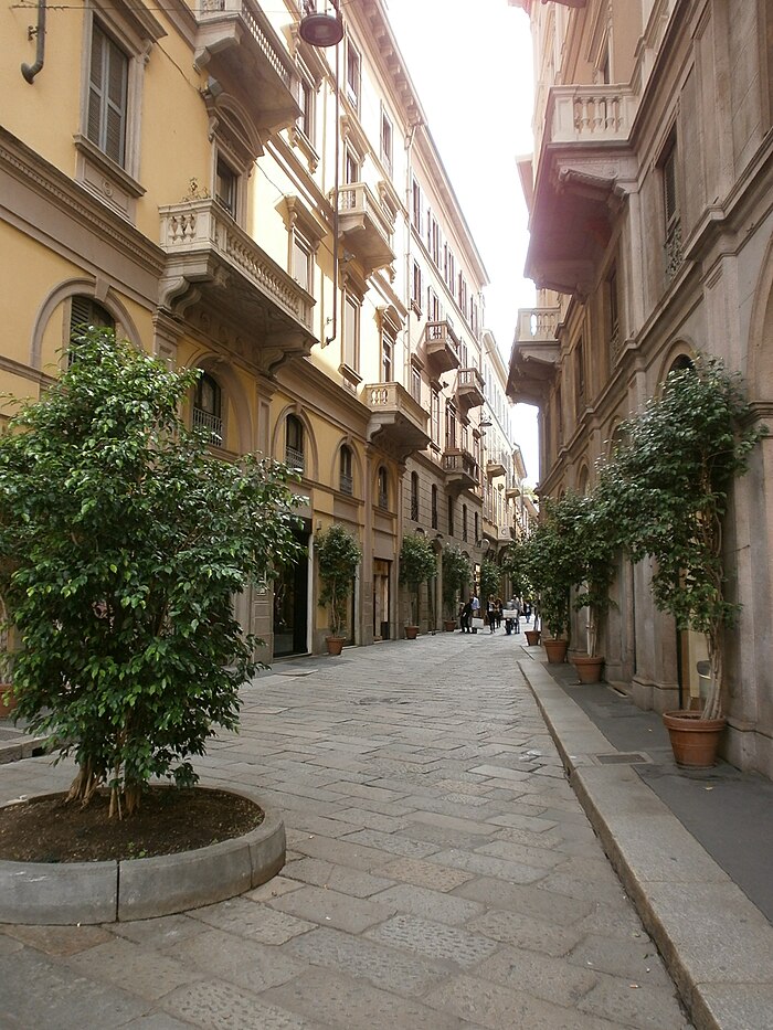 Via della spiga milano