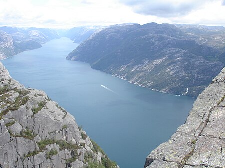 Viewfrompreikestolen.JPG