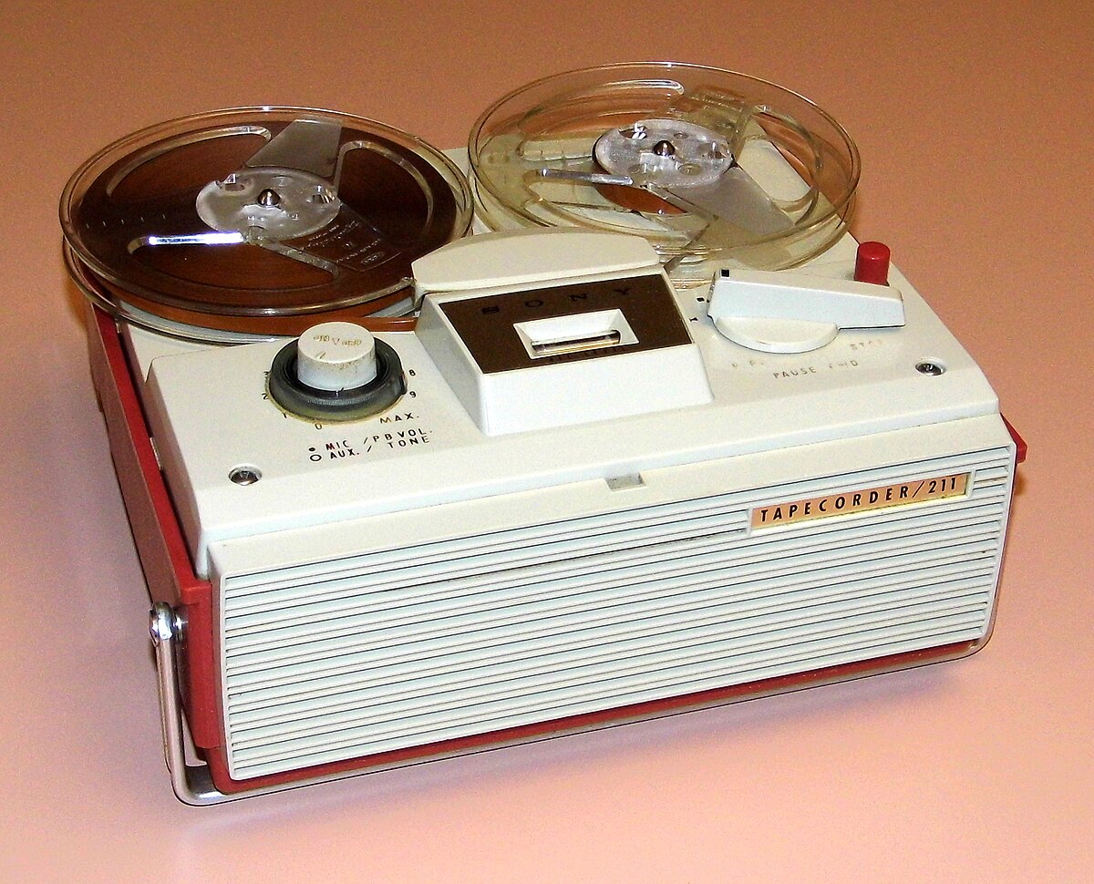 File:Vintage Sony Reel-To-Reel Portable Tape Recorder, Model TC-211, AC  Operation Only, Made In Japan, Circa 1960s (32061047370).jpg - Wikimedia  Commons