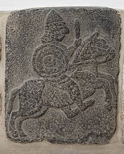 Cavaller, baix relleu sobre ortòstat de Tell Halaf. Museu de Pèrgam