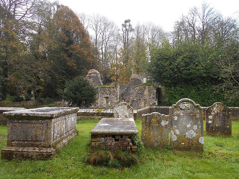 File:Warnford churchyard and St. John's House.jpg