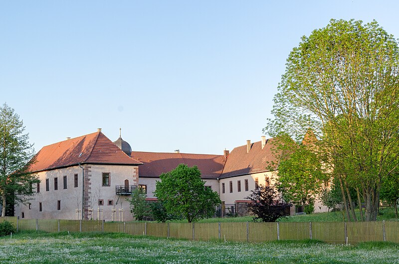 File:Wartmannsroth, Waizenbach, Schloß-001.jpg