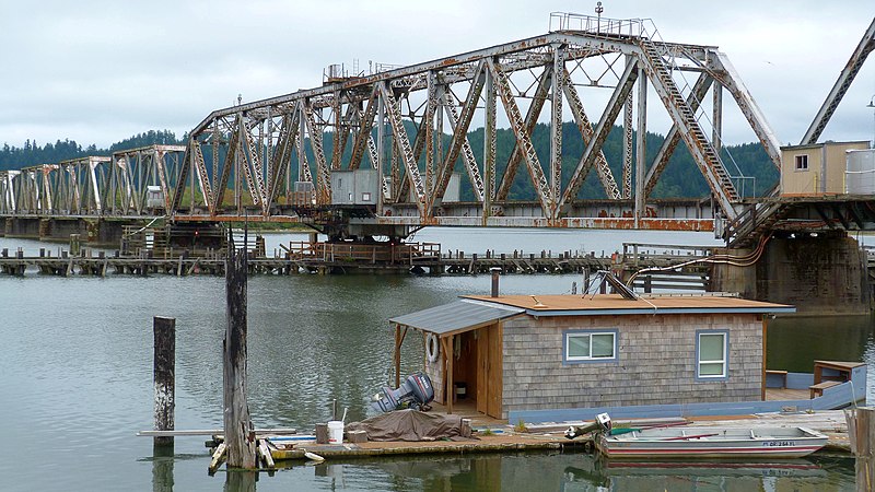 File:West side of the Umpqua Rail Bridge - panoramio.jpg