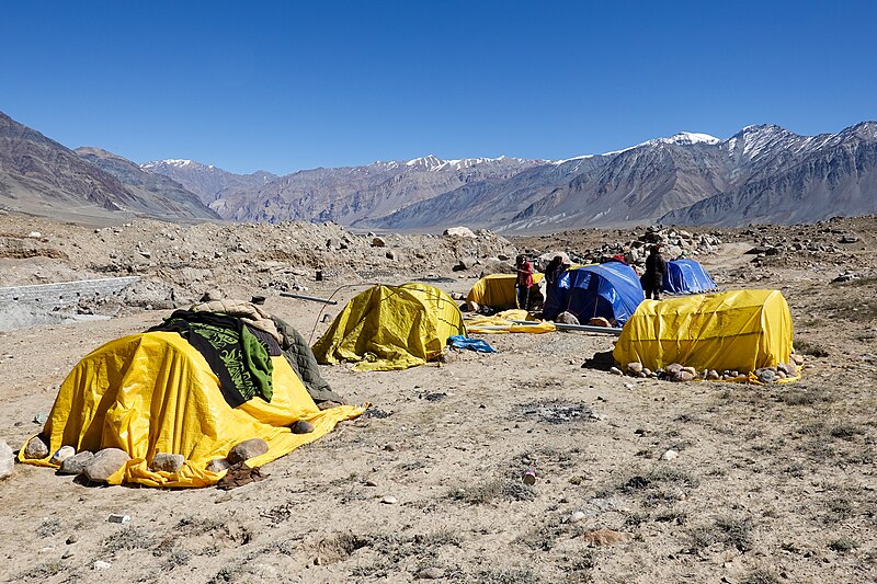 File:Workers Tents NH301 Sani Zanskar Oct22 R16 06654.jpg