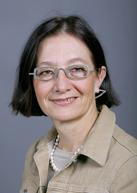 Yvonne gilli.jpg