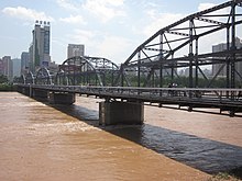 Zhongshan Bridge v Lanzhou.jpg