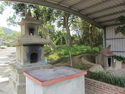 West Lake Jingsheng Pavilion og Fude Temple.JPG