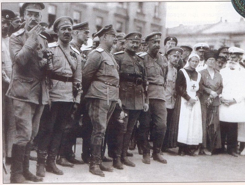 File:Деникин на Николаевской площади Харькова июнь 1919.jpg