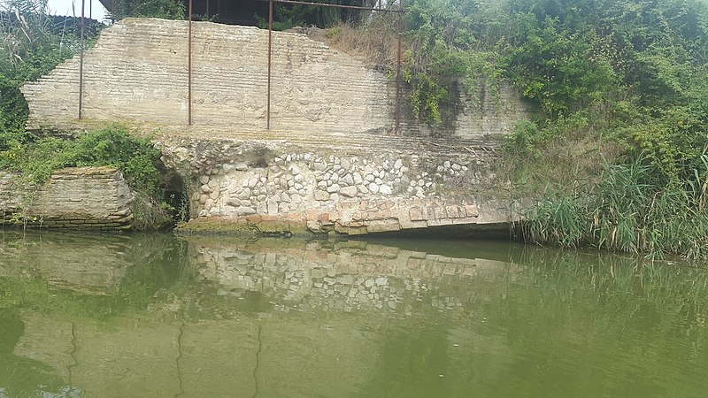 File:پایه کاخ جهان‌نما در رودخانه تجن - فرح آباد ساری.jpg