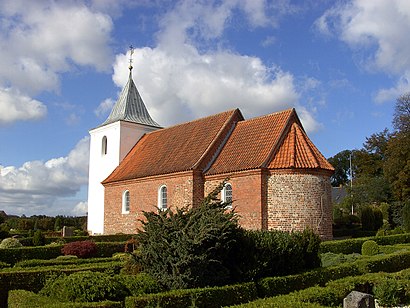 Sådan kommer du til Hinge Kirke med offentlig transport – Om stedet