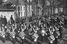 The TkKMar on the Maliebaan in Utrecht during the 150th anniversary of the Royal Marechaussee in 1964. 150 jaar Koninklijke Marechaussee , defile op de Maliebaan te Utrecht, overzicht, Bestanddeelnr 917-0641.jpg